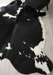 Black And White Cowhide Rug (Size: 230 X 200 CM) CHR2742