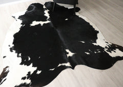 Black And White Cowhide Rug (Size: 230 X 200 CM) CHR2742