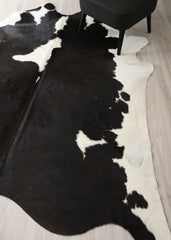 Black And White Cowhide Rug (Size: 240 X 210 CM) CHR2729