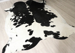 Black And White Cowhide Rug (Size: 230 X 200 CM) CHR2726