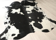 Black And White Cowhide Rug (Size: 230 X 210 CM) CHR2731