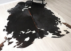 Black And White Cowhide Rug (Size: 240 X 210 CM) CHR2703