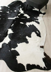 Black And White Cowhide Rug (Size: 250 X 220 CM) CHR2637