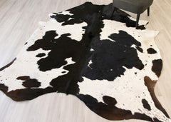 Black And White Cowhide Rug (Size: 250 X 200 CM) CHR2159