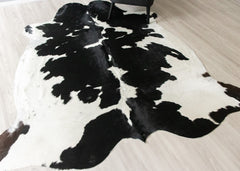 Black And White Cowhide Rug (Size: 250 X 220 CM) CHR2637