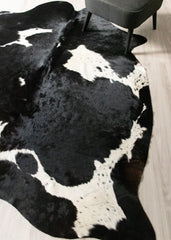 Black And White Cowhide Rug (Size: 240 X 200 CM) CHR2638
