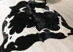 Black And White Cowhide Rug (Size: 240 X 200 CM) CHR2638