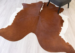 Hereford Brown And White Cowhide Rug (Size: 200 x 180 CM) CHR2122