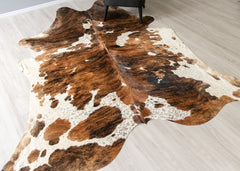 Exotic Tricolor Cowhide Rug (Size: 260 X 220 CM) CHR2645