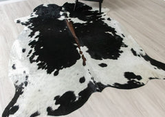 Black And White Cowhide Rug (Size: 250 X 210 CM) CHR2646