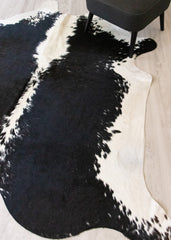 Hereford Black And White Cowhide Rug (Size: 210 x 200 CM) CHR2062