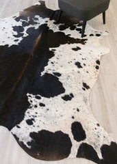 Black And White Cowhide Rug (Size: 250 X 200 CM) CHR2129