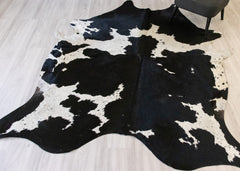 Black And White Cowhide Rug (Size: 260 X 200 CM) CHR2130
