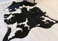 Black And White Cowhide Rug (Size: 260 X 200 CM) CHR2130