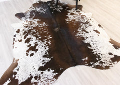 Salt Pepper Tri-Color Cowhide Rug (Size: 240 X 200 CM) CHR2132