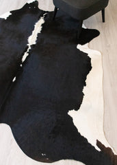 Hereford Black And White Cowhide Rug (Size: 210 x 200 CM) CHR2063