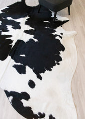 Black And White Cowhide Rug (Size: 270 X 210 CM) CHR2090