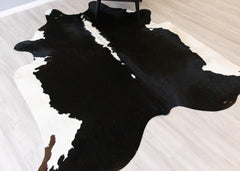 Hereford Black And White Cowhide Rug (Size: 210 x 200 CM) CHR2063