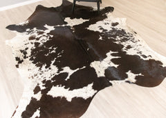 Black And White Cowhide Rug (Size: 260 X 210 CM) CHR2254