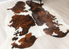 Exotic Tricolor Cowhide Rug (Size: 270 X 220 CM) CHR2606