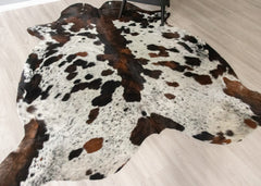 Exotic Tricolor Cowhide Rug (Size: 240 X 220 CM) CHR2607