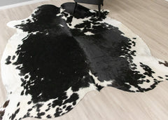 Black And White Cowhide Rug (Size: 250 X 220 CM) CHR2614