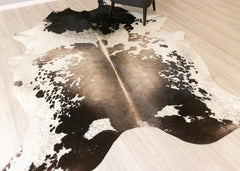 (Rare) Metallic/Rustic Cowhide Rug (Size: 270 X 210 CM) CHR2250